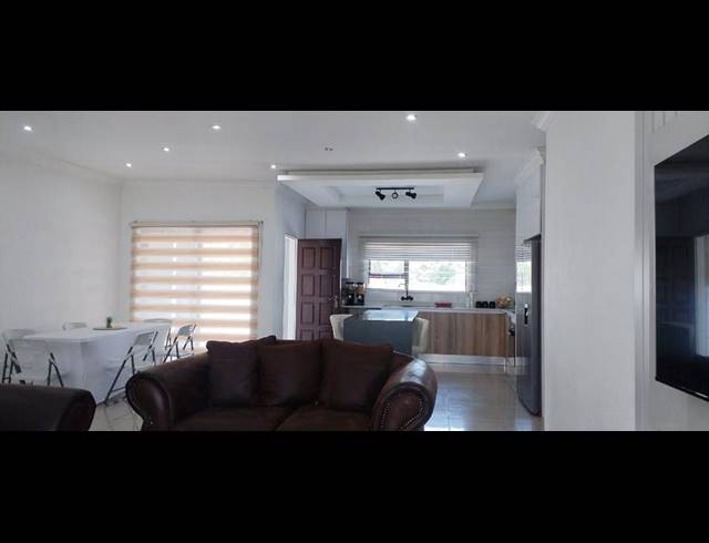 3 BEDROOM HOUSE FOR SALE IN THE ORCHARDS